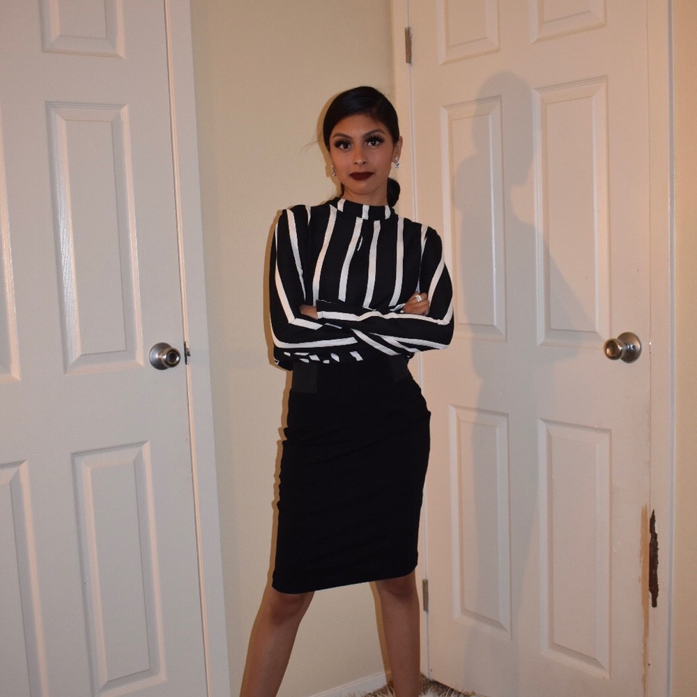 🌺NEW🌺Black with white stripes blouse🎶